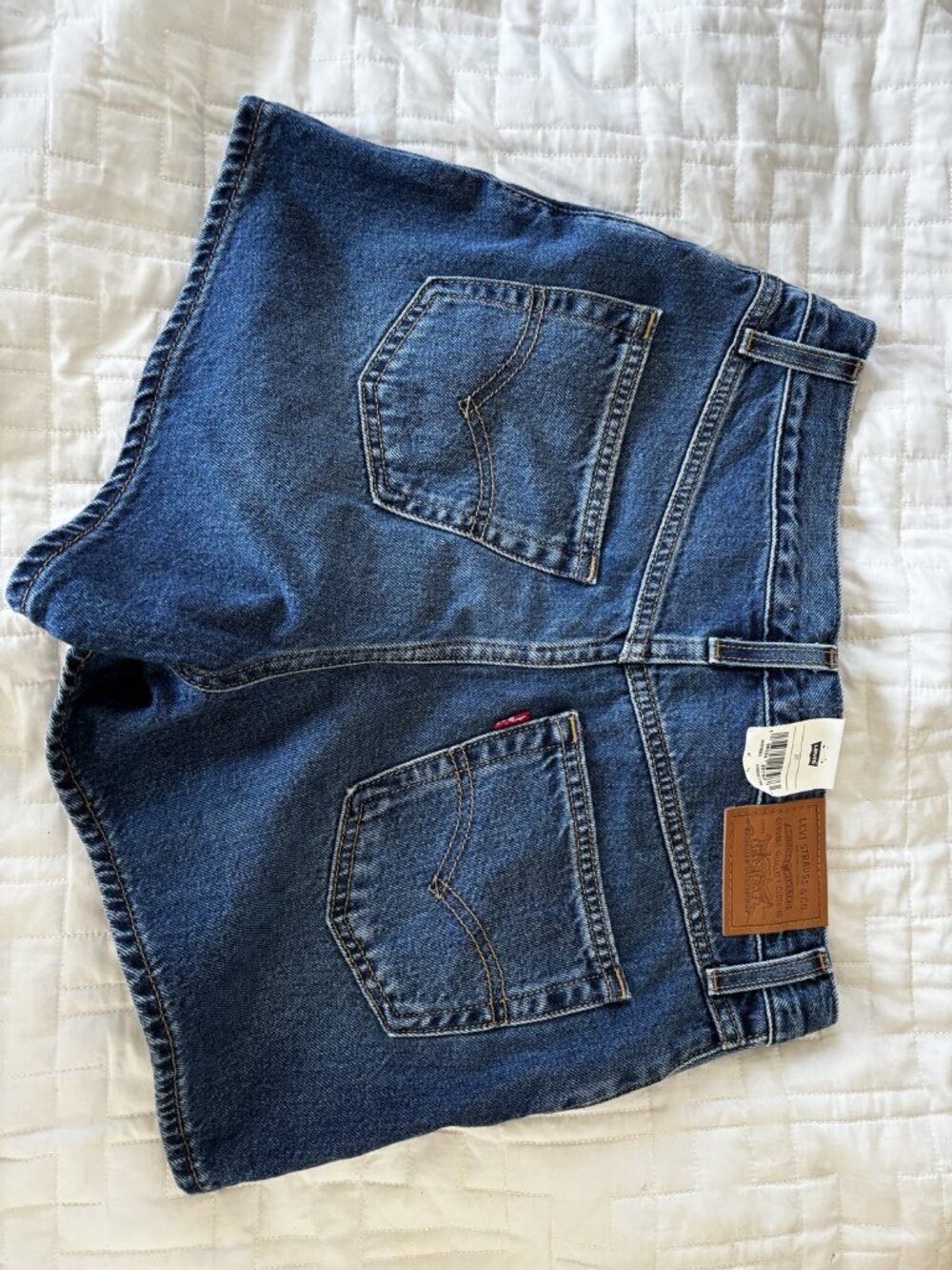 Levi's '80s Mom Shorts NWT Size 27 Dark Wash High Rise - Picture 4 of 4